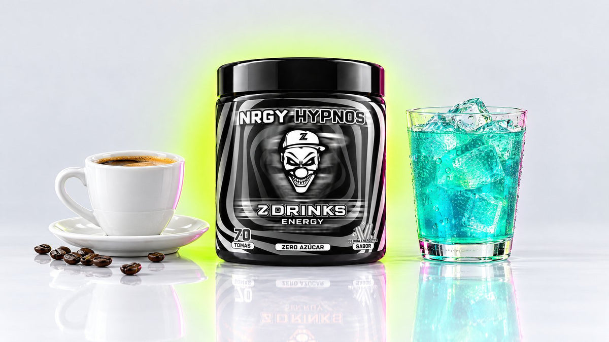 Cafeína al día: taza de café junto al bote Z Drinks NRGY Hypnos y un vaso de bebida energética