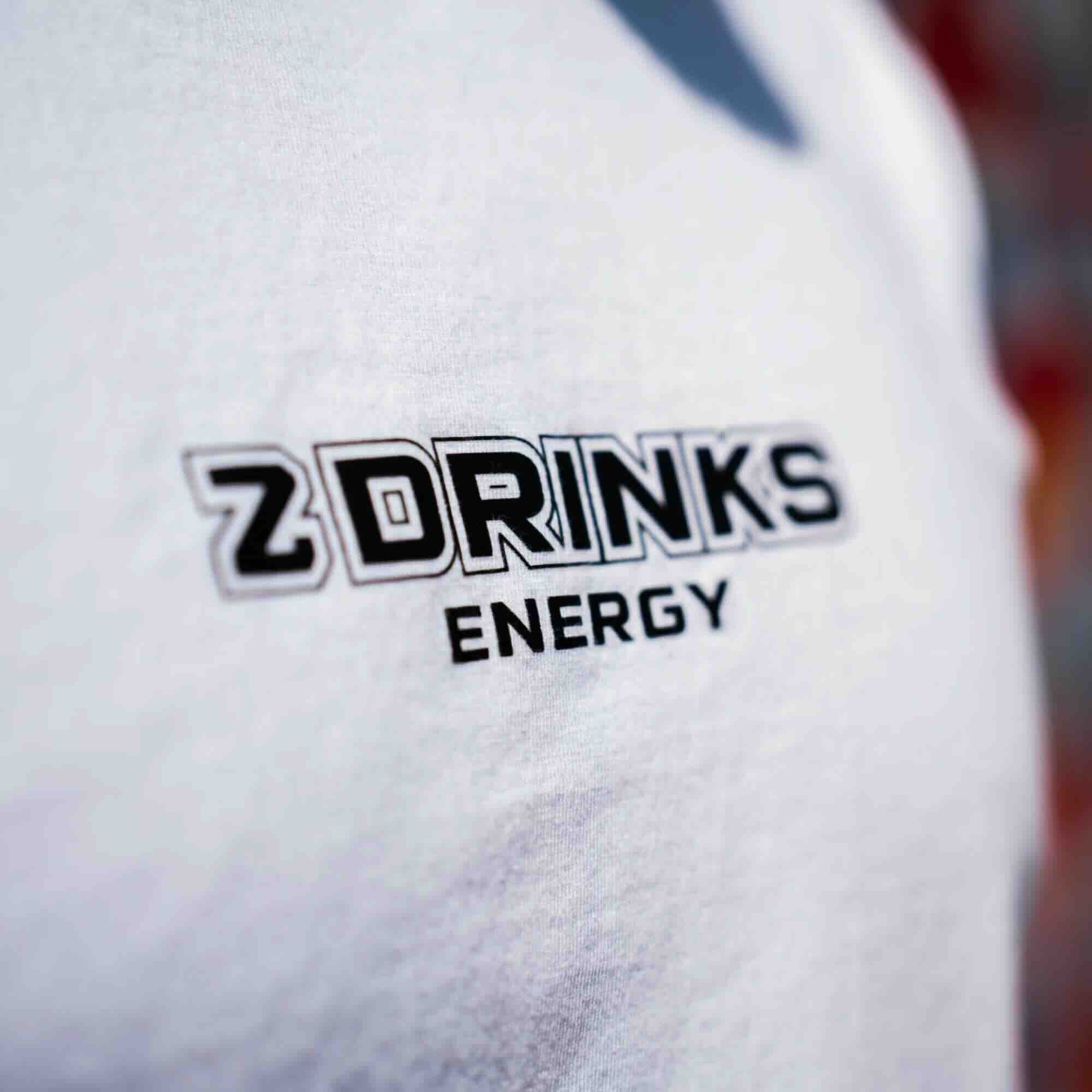 Camiseta Z Drinks Essentia blanca — vista alternativa del diseño / Z Drinks Essentia white t-shirt — alternative design view