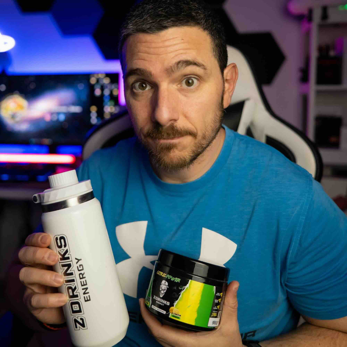 Z Drinks creador Astro — colaborador del programa Z·Army tomando Z Drinks Energy / Z Drinks creator Astro — Z·Army program collaborator drinking Z Drinks Energy